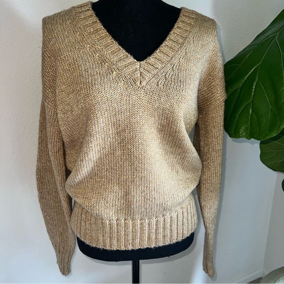 Ralph Lauren Women’s V-Neck Metallic Gold Shimmery Sweater NWT Medium - Picture 16 of 16